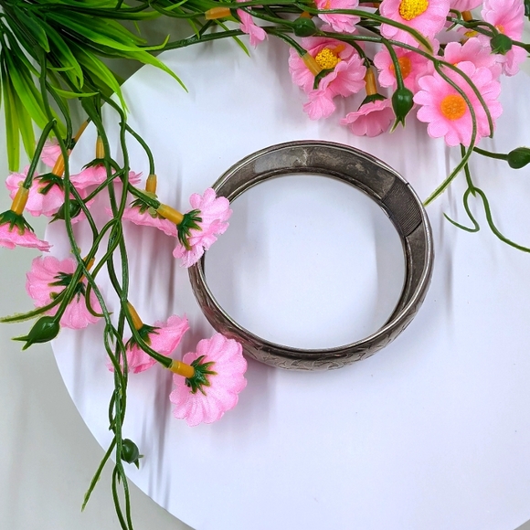 Gorgeous Engraved Sterling Silver Plated Vintage Bangle Bracelet - Picture 4 of 4